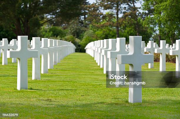 El Cementerio De Guerra En La Sala Normandy Francia Foto de stock y más banco de imágenes de Ejército canadiense