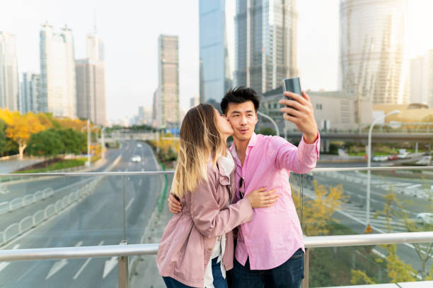 istock Kiss Above The Shanghai Streets 1144333966