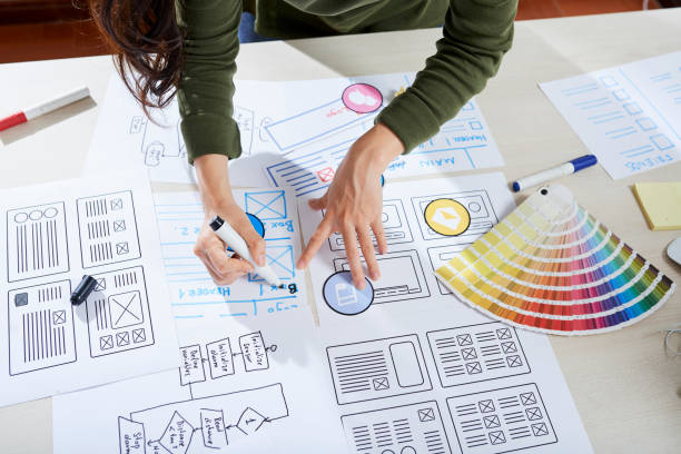 응용 프로그램 인터페이스의 스케치에 메모 만들기 - drawing women expertise business 뉴스 사진 이미지