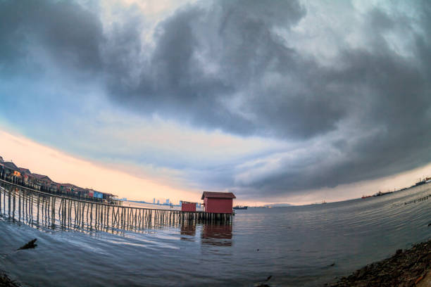タン桟橋、ジョージタウン、ペナンの嵐の日の眺め - hurricane george ストックフォトと画像