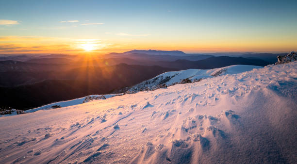 オーストラリアの冬の見事な夕日 - winter landscape sun snow ストックフォトと画像