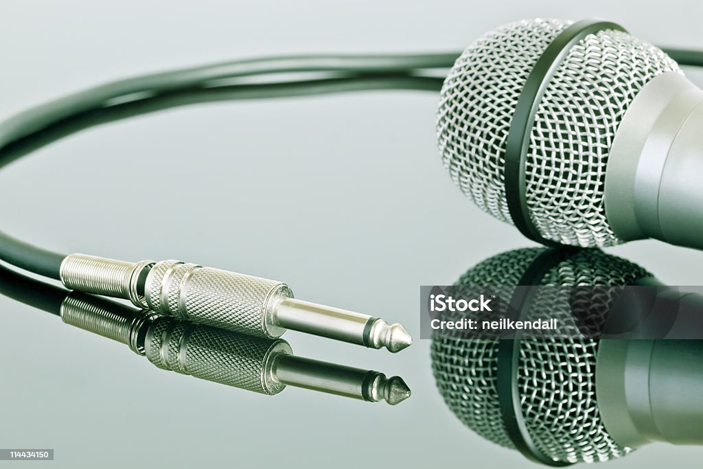 Due tonalità microfono - Foto stock royalty-free di Attrezzatura per la musica