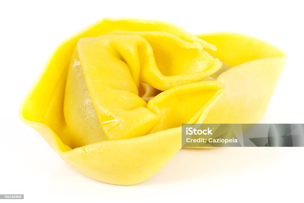 Tortellini - Foto de stock de Fundo Branco royalty-free