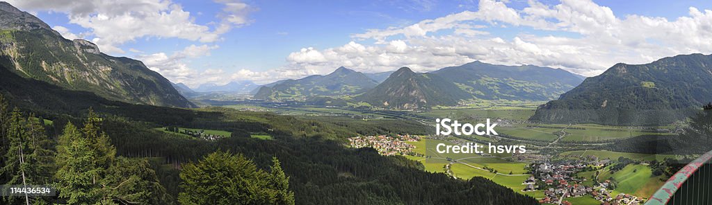 Inntal in Österreich vista della Inn Valley in Austria - Foto stock royalty-free di Alpi