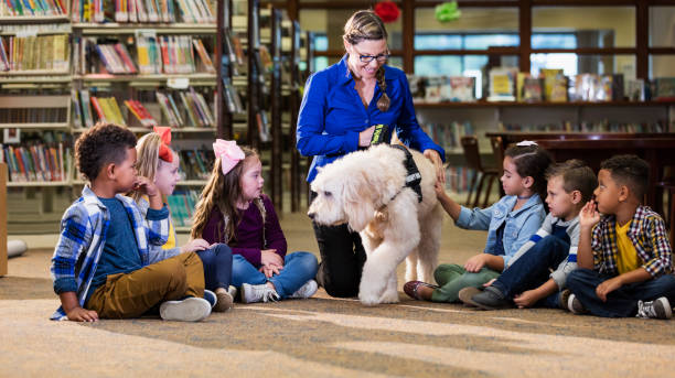 istock Children in library with reading assistance dog 1144373532
