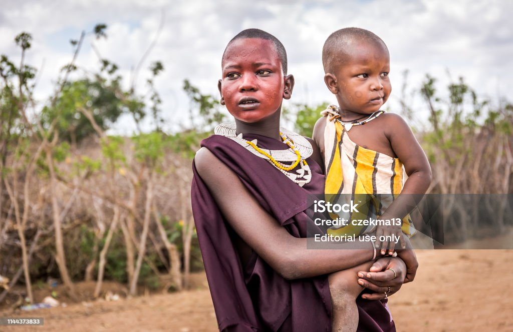 stromen Geboorteplaats Vergelijking Afrikaanse Vrouwen Dragen Traditionele Kleding In Masai Tribe Stockfoto en  meer beelden van Afrika - iStock