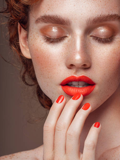 美しい女性 - lipstick russian ethnicity fashion model fashion ストックフォトと画像