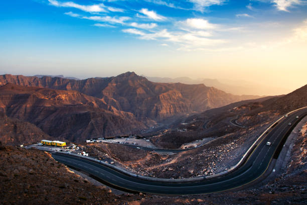 coucher de soleil au mont jabal jais aux émirats arabes unis - ras al khaimah photos et images de collection