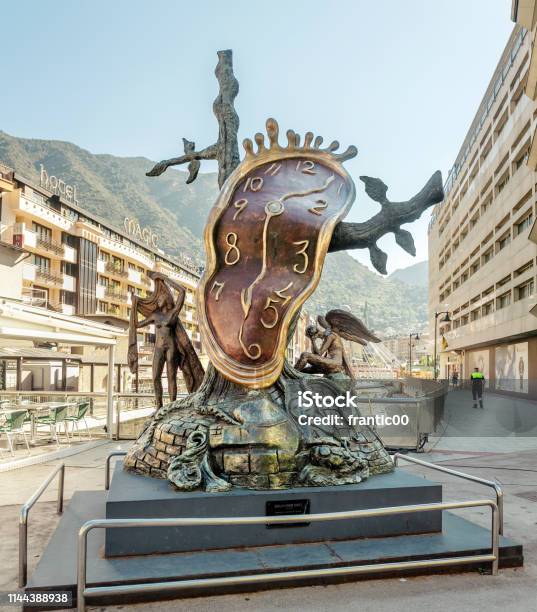 Foto de A Nobreza Do Tempo É Uma Escultura De Salvador Dali Colocada No Centro Da Capital De Andorra e mais fotos de stock de Salvador Dali