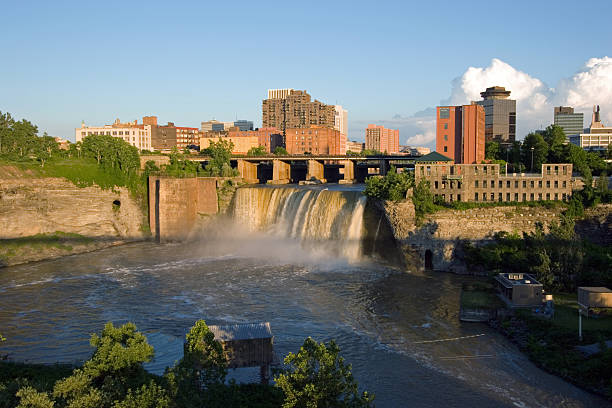 High Falls na Genesee, Rochester, Nova York - foto de acervo