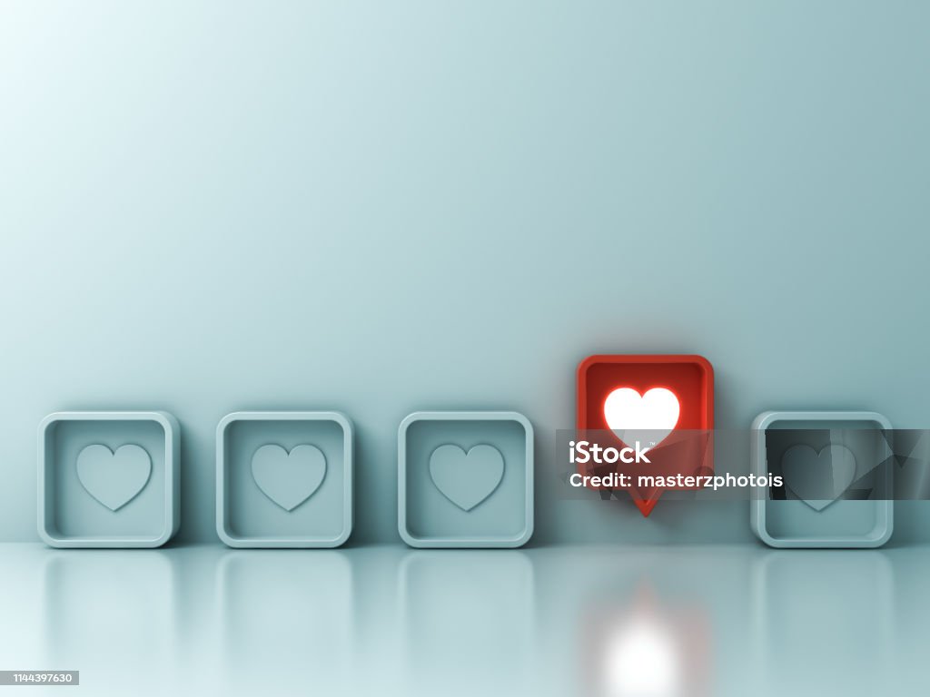 Una notificación de redes sociales rojo amor como icono de PIN de corazón pop-up de otros en verde claro color pastel fondo de pared destacan entre la multitud y diferentes conceptos de ideas creativas - Foto de stock de Símbolo en forma de corazón libre de derechos