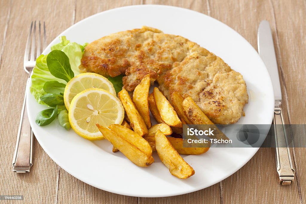 Wiener Schnitzel - Foto stock royalty-free di Cotoletta impanata