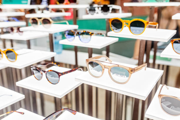 fancy sunglasses in a shop - eyesight optical instrument glasses retro revival imagens e fotografias de stock