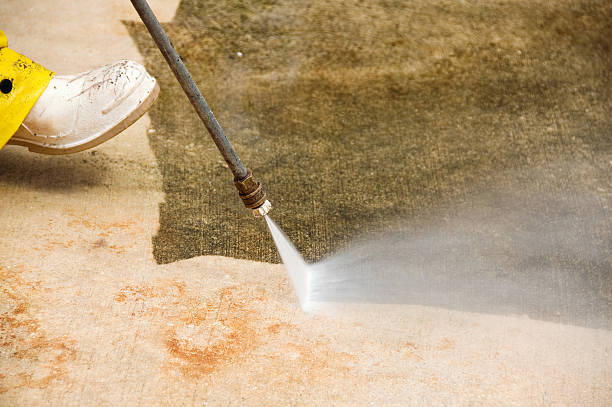 istock Pressure washing concrete floor 114441934