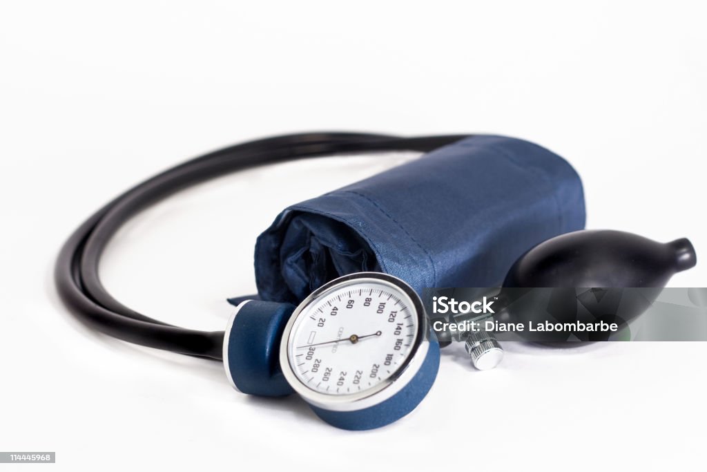 Azul e preto pressão arterial punho Médico isolado no branco - Foto de stock de Medidor de tensão arterial royalty-free