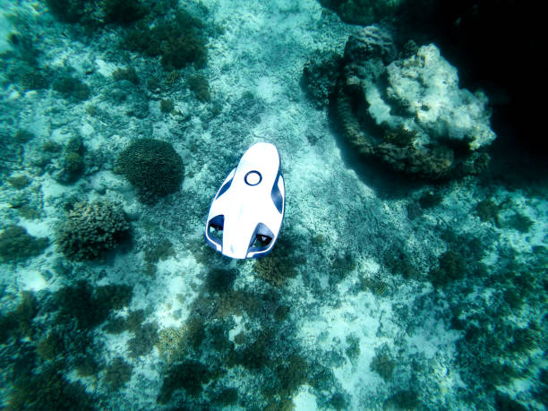 drone de mergulho autónomo. - mergulho autónomo - fotografias e filmes do acervo