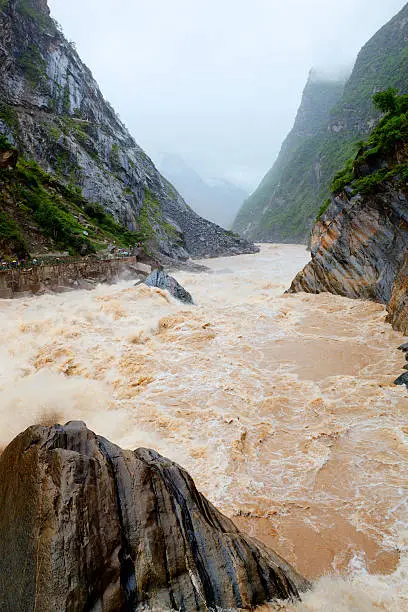 Photo of yunnan: tiger leaping gorge on a rainy day