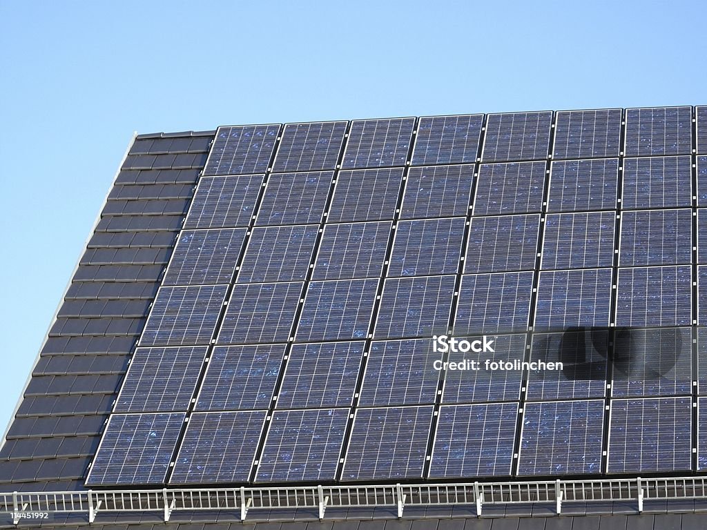 Sonnenkollektoren auf dem Dach - Lizenzfrei Blick nach oben Stock-Foto
