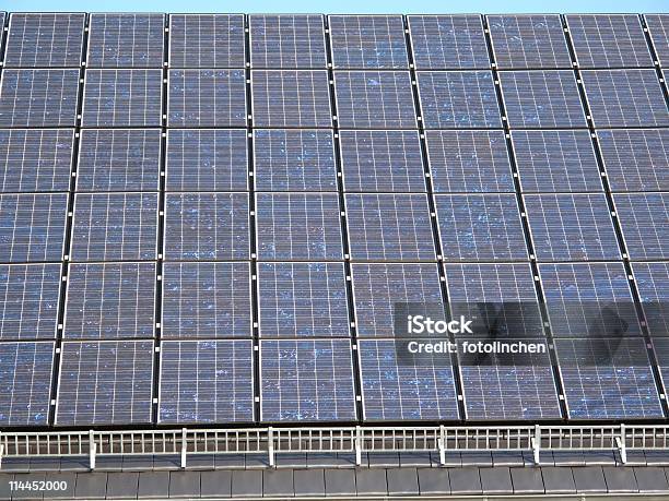 Solarkollektoren Stockfoto und mehr Bilder von Dach - Dach, Elektrizität, Elektronisches Bauteil