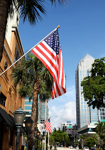 usa. flagi centrum fort lauderdale - las olas quarter zdjęcia i obrazy z banku zdjęć