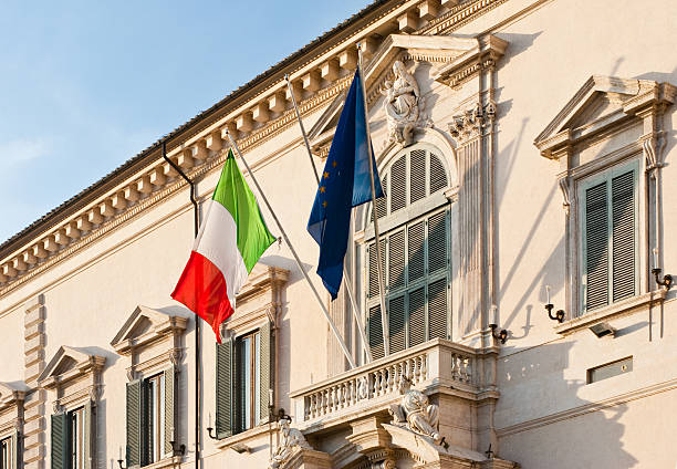 Su Roma/Architettura/bandiera italiana/Italy/residenza presidenziale/Quirinale/Tricolore - foto stock