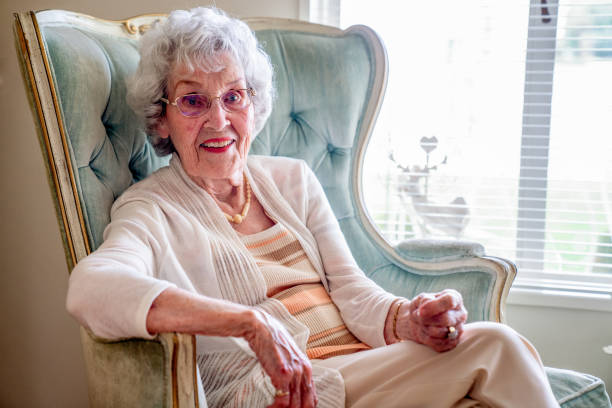 100-year old woman having a cheerful conversation in her home - 80 year old imagens e fotografias de stock