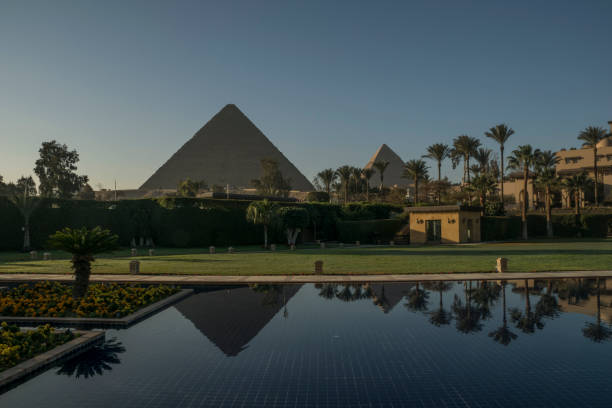 기자의 위대한 피라미드, 북아프리카의 이집트 기자 메 나 하우스에서 볼 수 있듯이 - egypt pyramid ancient egyptian culture cloud 뉴스 사진 이미지