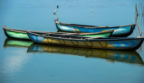fischerboot in jaffna in sri lanka - nobody black and white activity fisherman stock-fotos und bilder