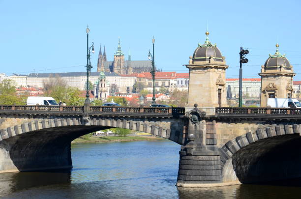 most legionowy w pradze - hradcany castle prague czech republic spring zdjęcia i obrazy z banku zdjęć