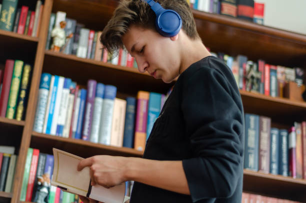 istock Listening to music 1144648033