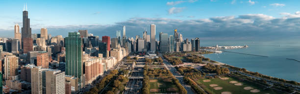 chicago panorama stadtlandschaft - chicago illinois lake hancock building stock-fotos und bilder