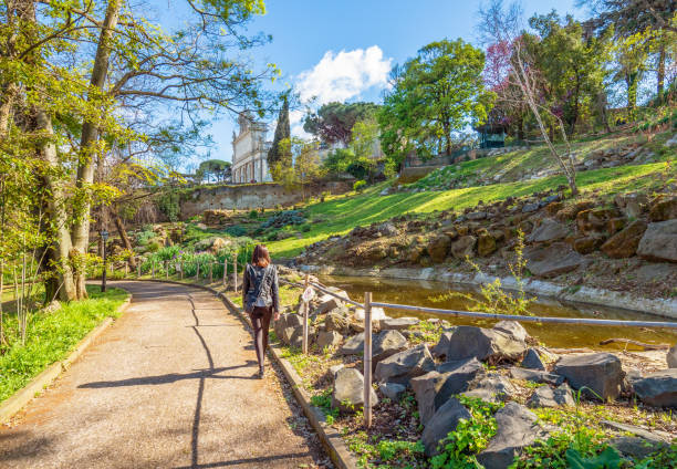 rzym, włochy - publiczny ogród botaniczny na zatybrzu z "hanami" - janiculum zdjęcia i obrazy z banku zdjęć