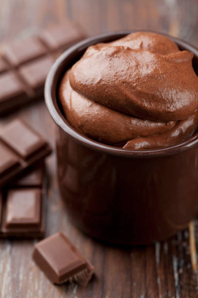 шоколадный мусс - food still life sweet food pudding стоковые фото и изображения