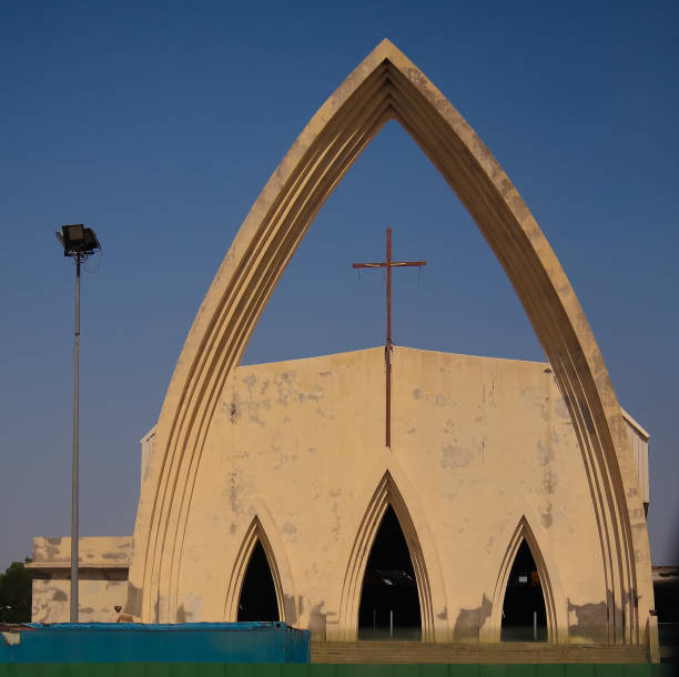 fachada da catedral de notre-dame de la paix do aka de cathedrale de nossa senhora da paz em ndjamena, chade - our lady of africa - fotografias e filmes do acervo