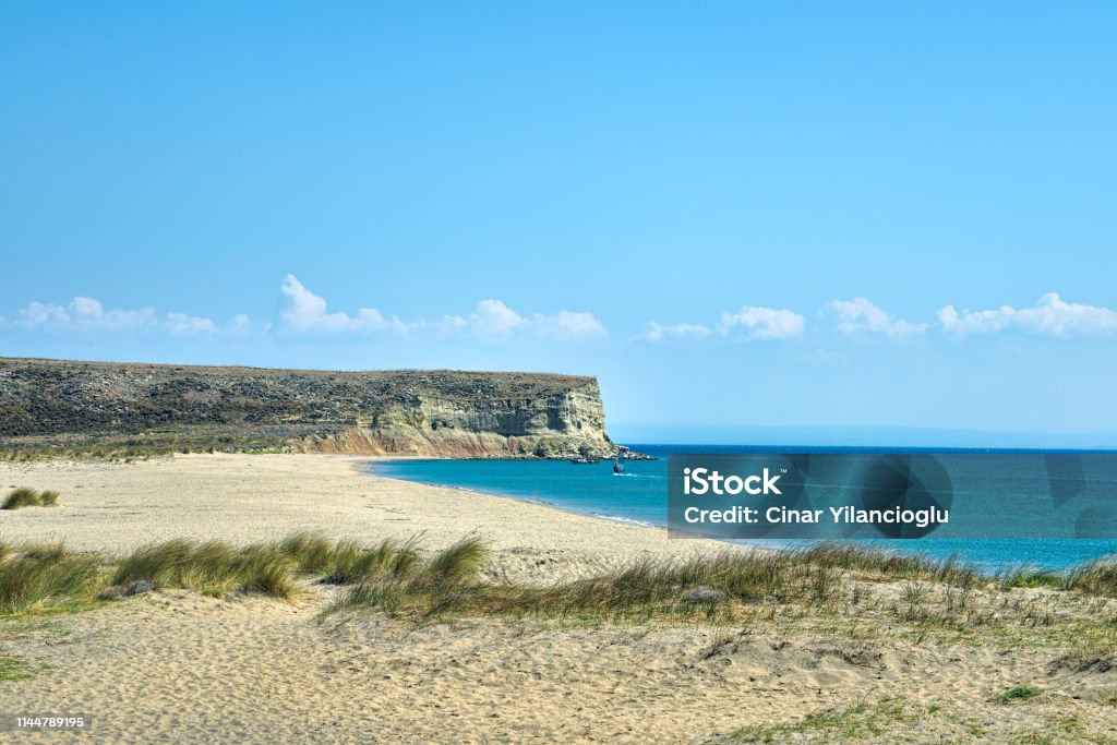 トルコのエーゲ海の島の広いビーチ - ストックフォト・写真素材...