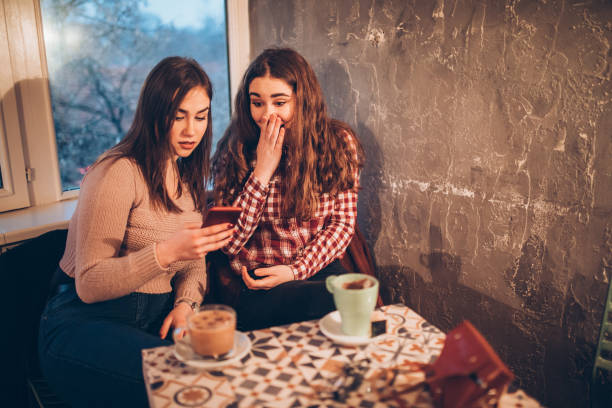istock Gossip girls 1144806847