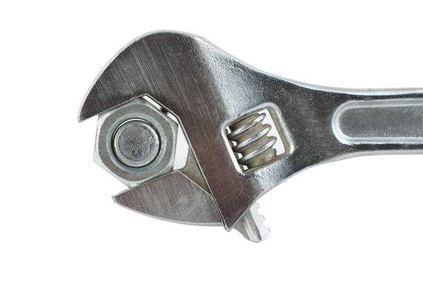 chiave regolabile grigio acciaio che stringe un bullone - bolt nut washer threaded foto e immagini stock