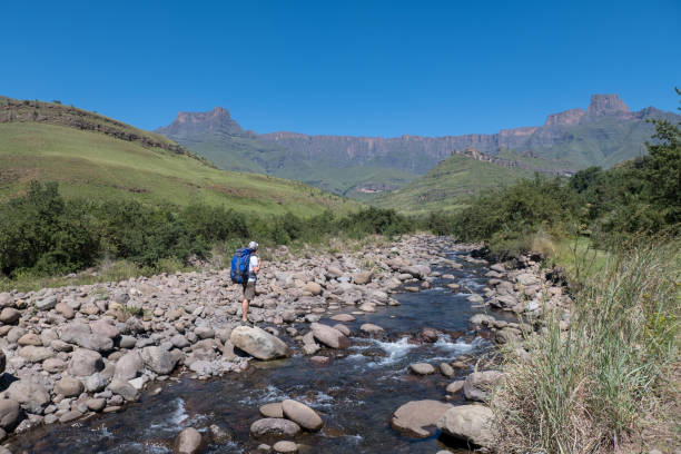 hiker on vacation enjoys the landscape - tugela river imagens e fotografias de stock