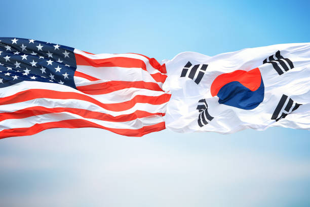 abd ve güney kore bayrakları - korea stok fotoğraflar ve resimler