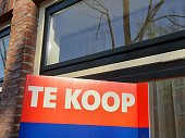 home-for-sale-sign-view-in-den-niederlan