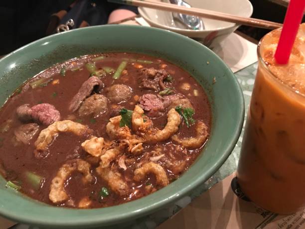 thai boat noodles and thai milk tea - crystal noodles imagens e fotografias de stock