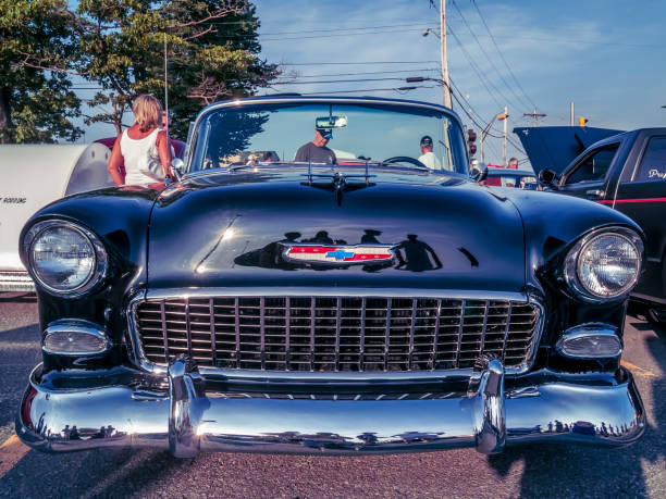 1955 chevrolet bel air convertible - collectors car front view chevrolet bel air horizontal imagens e fotografias de stock