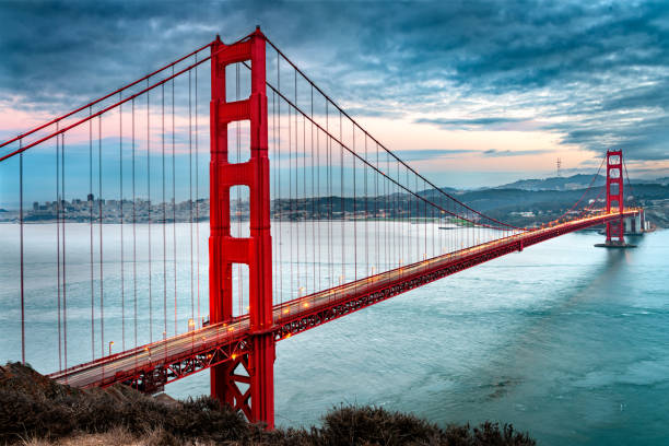 golden gate bridge, san francisco - golden gate bridge night bridge san francisco bay fotografías e imágenes de stock