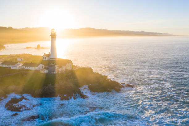 pigeon point lighthouse, pescadero, ca - pigeon point lighthouse fotografías e imágenes de stock