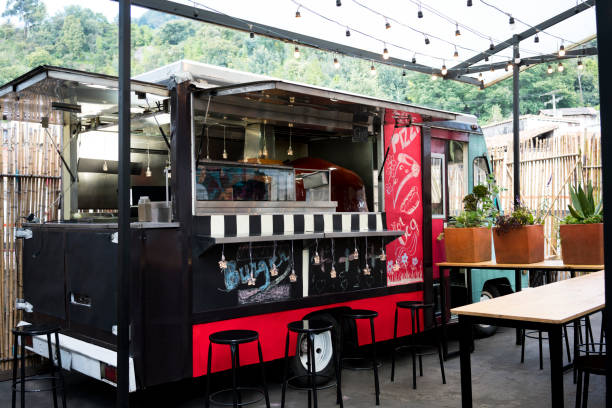 food truck na ulici - barový pult fotky - stock snímky, obrázky a fotky