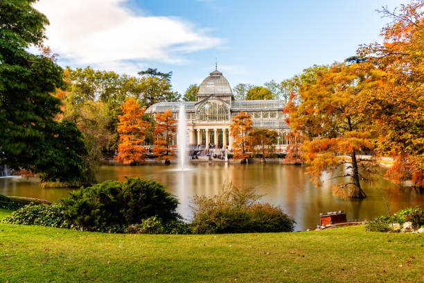 vue extérieure du palais de cristal de madrid - tourism travel architectural feature architecture photos et images de collection