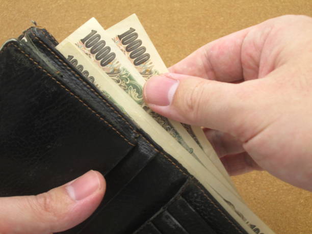 支払い - お金を渡す ストックフォトと画像