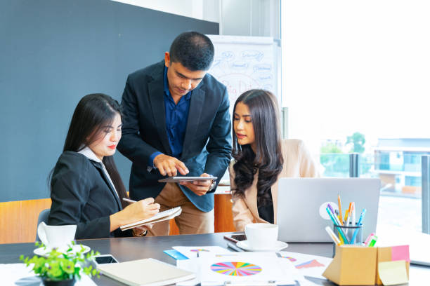 istock BUSINESS TEAM MEETING 1144987816