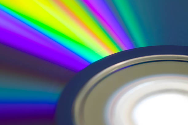 szczegóły zbliżenia dysku blu ray z kolorowym gradientem - blu ray disc zdjęcia i obrazy z banku zdjęć