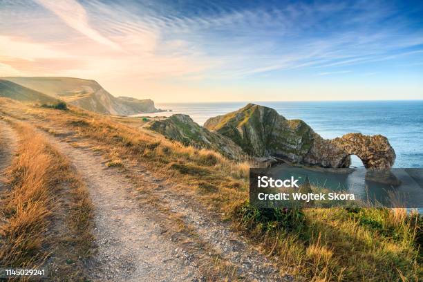 Durdle Door Dorset Beach Stock Photo - Download Image Now - Footpath, Beach, Landscape - Scenery